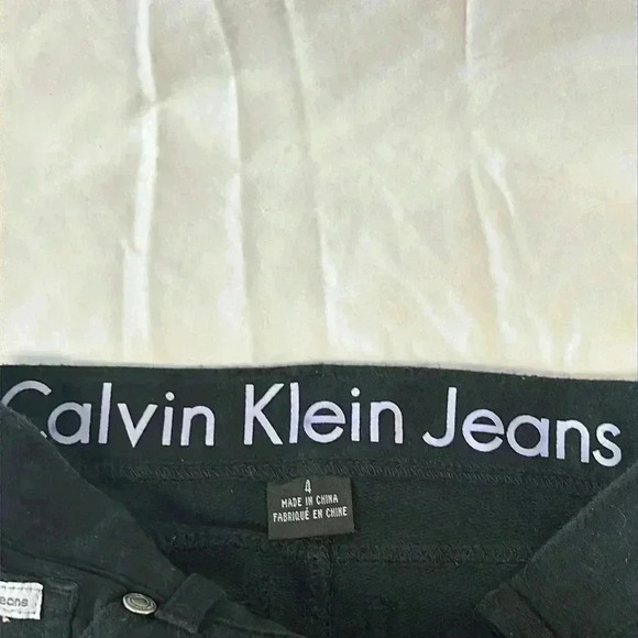 Calvin Klein - black jagging. Size 4. - Picture 3 of 5
